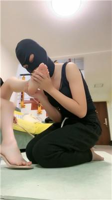 【小妮】下贱闺蜜犬舔脏高跟玉足 bf49087  第6张
