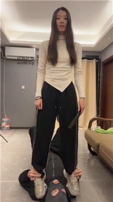 【伊未】脏运动鞋踩踏踢裆/抽耳光/坐脸窒息 bf48682  第6张