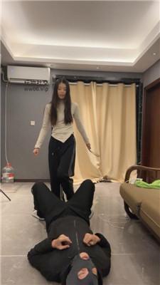【伊未】脏运动鞋踩踏踢裆/抽耳光/坐脸窒息 bf48682  第7张