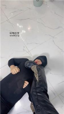 【素人挖掘机】皮裤女神骑马转胯/全体重踩踏 bf48986  第12张